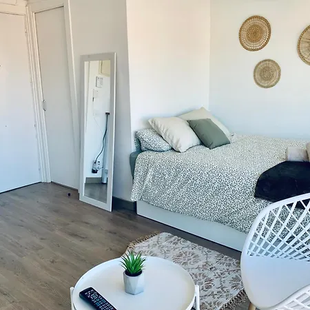 Hauzify I Palace Apartment